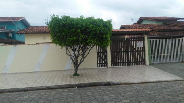 Casa térrea com 3 dts, piscina, área gourmet no Pontal Santa Marina/Caraguá