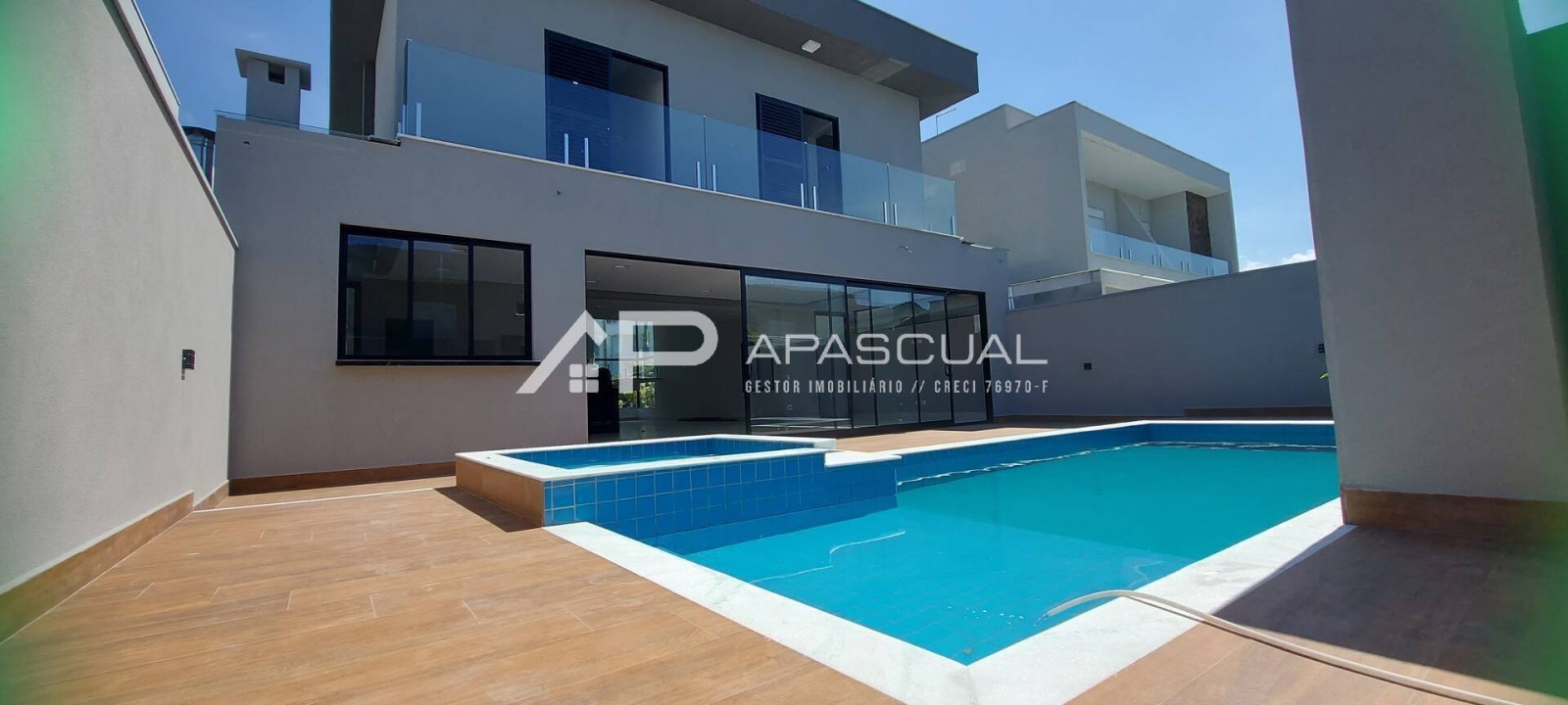 Vista piscina área gourmet