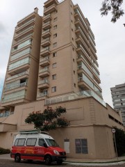 Apartamento com 03 dormitórios, 02 vagas de garagem no Jardim Primavera