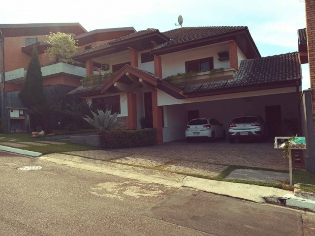 Casa em Condomínio de Alto Padrão no J. Aquarius/SJC com 4 dts