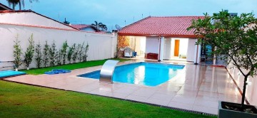 Casa Térrea com 500m de terreno, 03 dormitórios sendo 02 suítes
