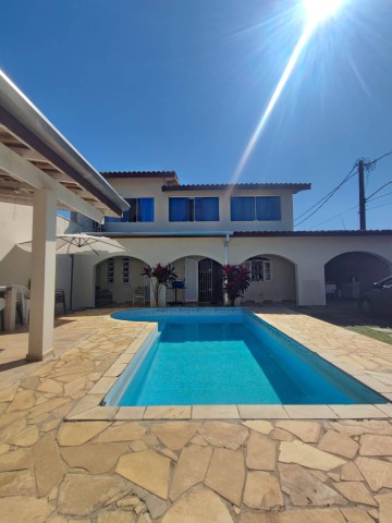 Casa 3 dormitórios (2suites) c/ piscina no Indaiá  Localização Privilegiada